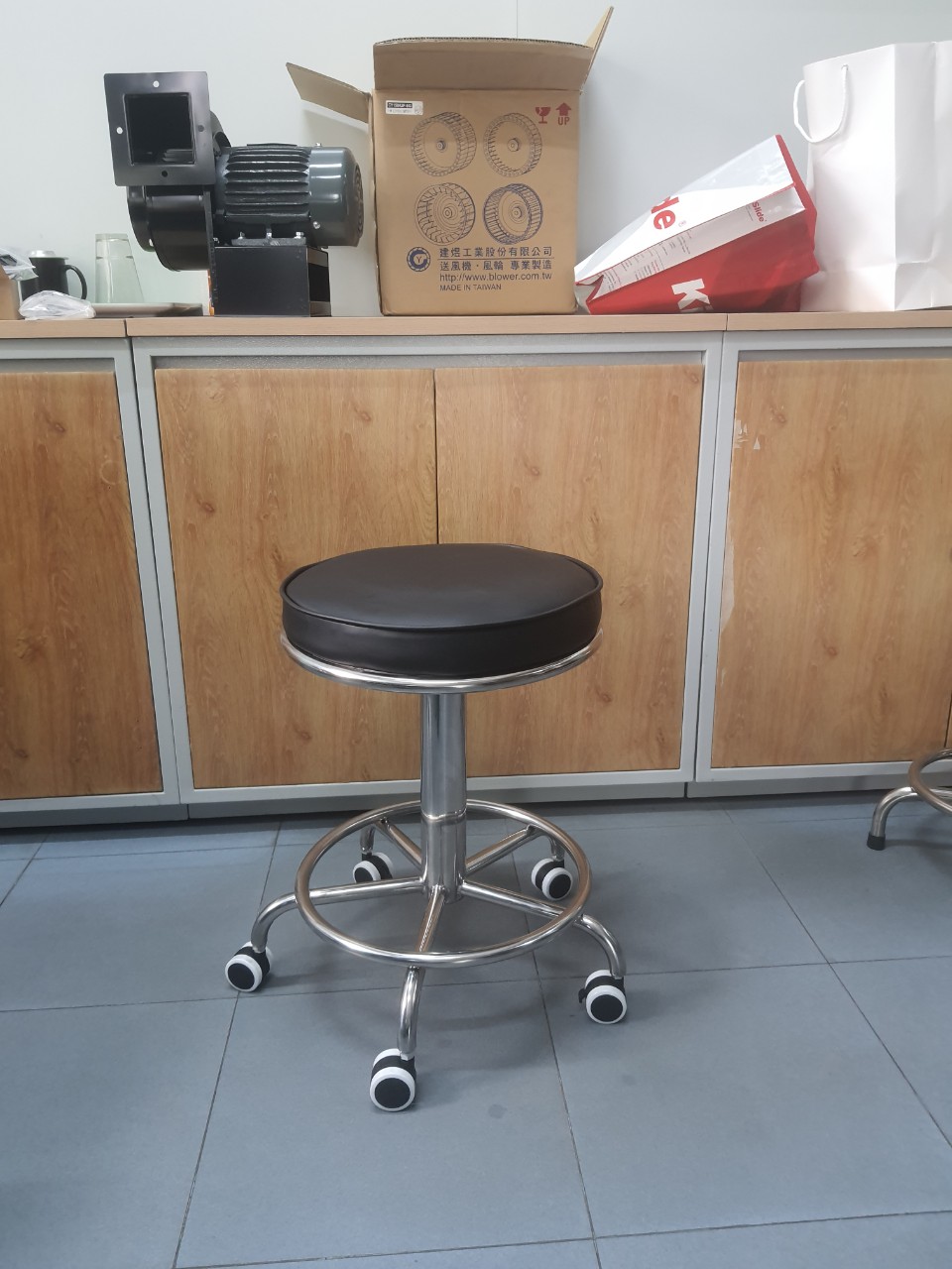 Ghế thí nghiệm inox 304 bọc đệm cksg